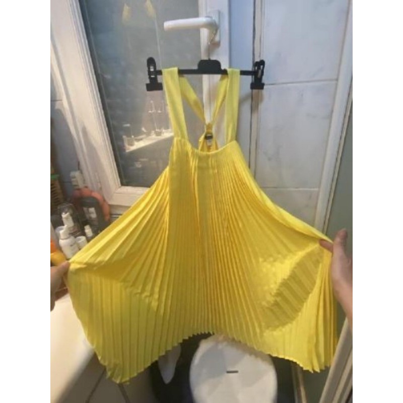 robe plissée jaune Okaîdi Neuf 12 ans (avec tee-shirt vendu séparemment)