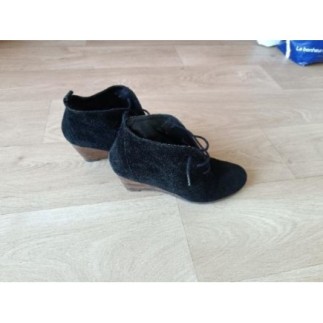 Chaussure noire semelle...