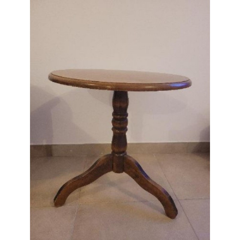 Table ronde marron en bois massif 