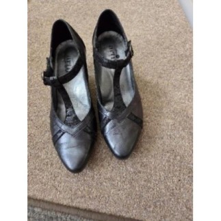 C chaussures noires taille 39