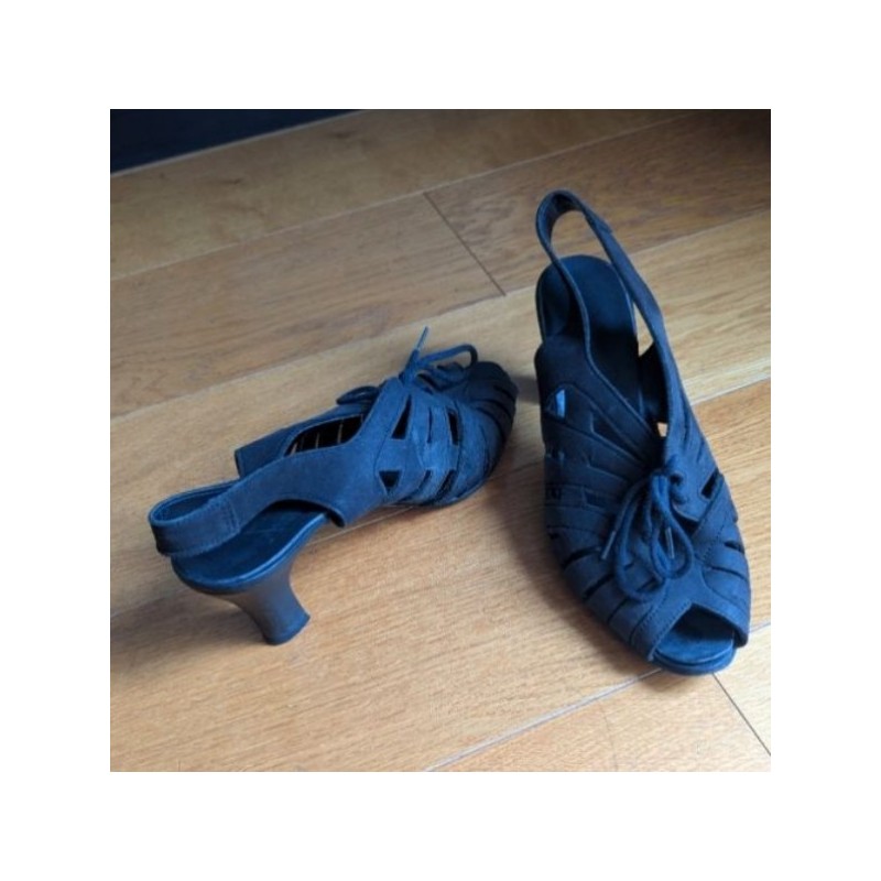 Chaussures ouvertes à lacets & talons Taille : 39