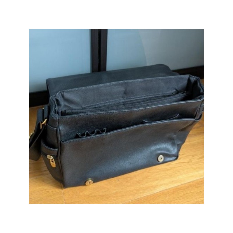 Sac besace en similicuir noir à bandoullière