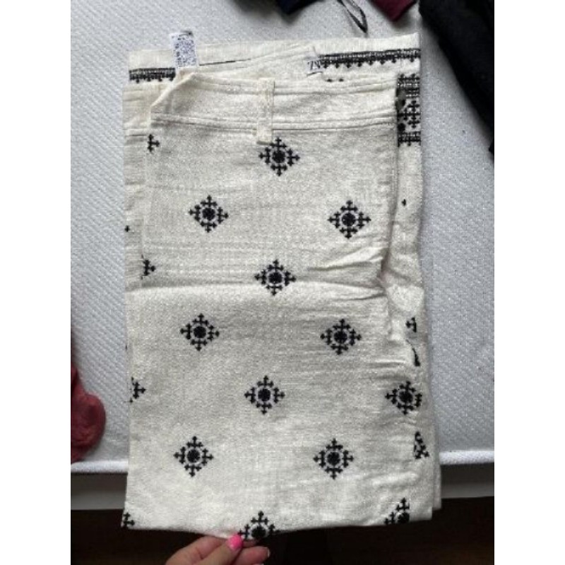 Pantalon Blanc cassé motifs brodés noir Zara taille L, neuf
