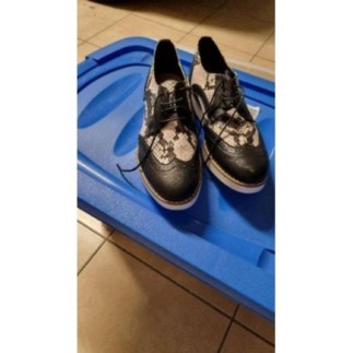 Chaussure noir et blanche...