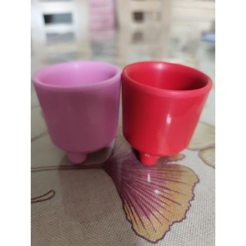 Coquetier rose et rouge 