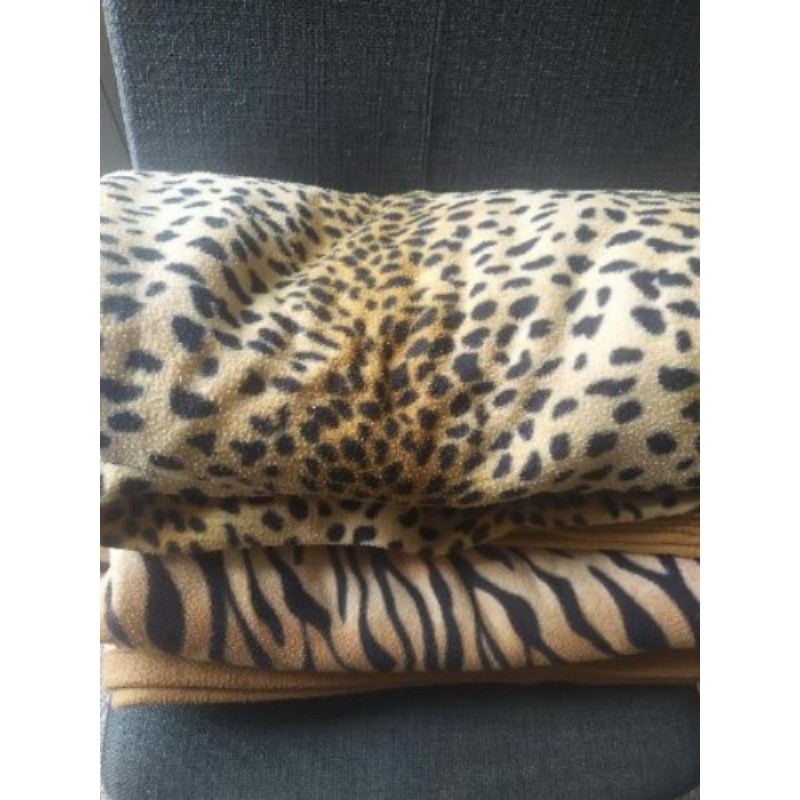 Couverture 220x220cm motif léopard ou tigre
