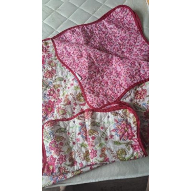 Plaid lin Vosges neuf  réversible 1.30 m× 1.30 m plus 2 oreillers 40 cm× 40 cm