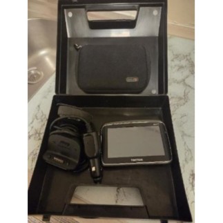 GPS TomTom/housse/Chargeur avec petit valise(4pièces)