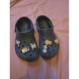 Crocs véritables vendus...