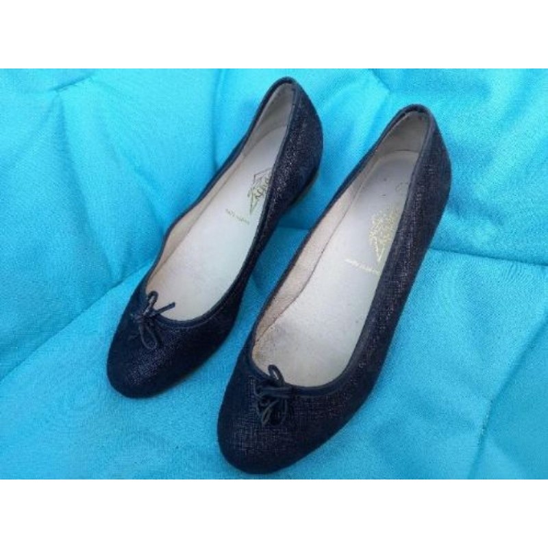 BALLERINE NOIRE CUIRE   37  NEUVE