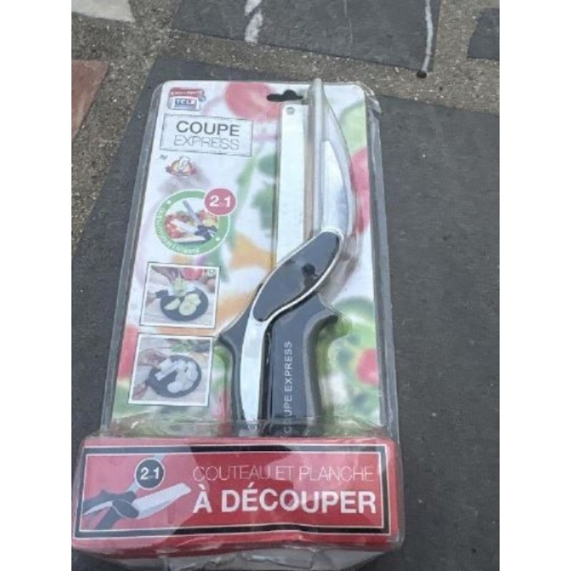 Couteau et planche à découper 2 en 1