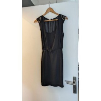 Robe noire épaule strass...