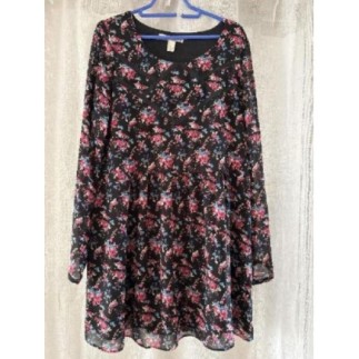 Robes à fleurs bleue et...