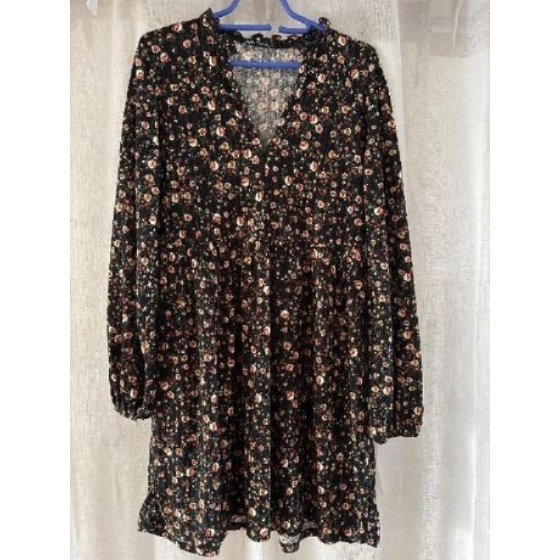 Robe courte à fleurs foncé Zara / T.M