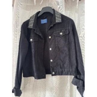 Veste en jean noir et clous...