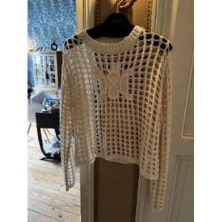 Pull crème trous NEUF...