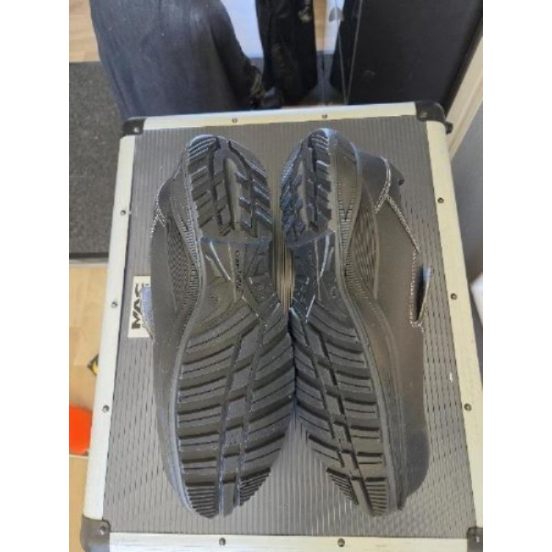Chaussures de sécurité neuve ( coquet ) taille 45