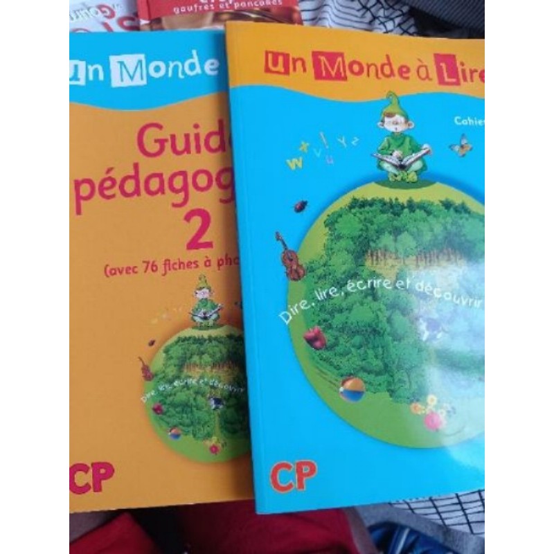 Livre et cahier un monde à lire CP