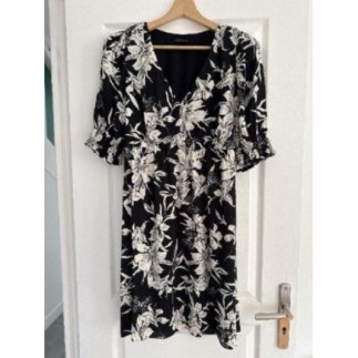 Robe IKKS Noire et Blanche...