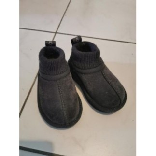 Ugg 22