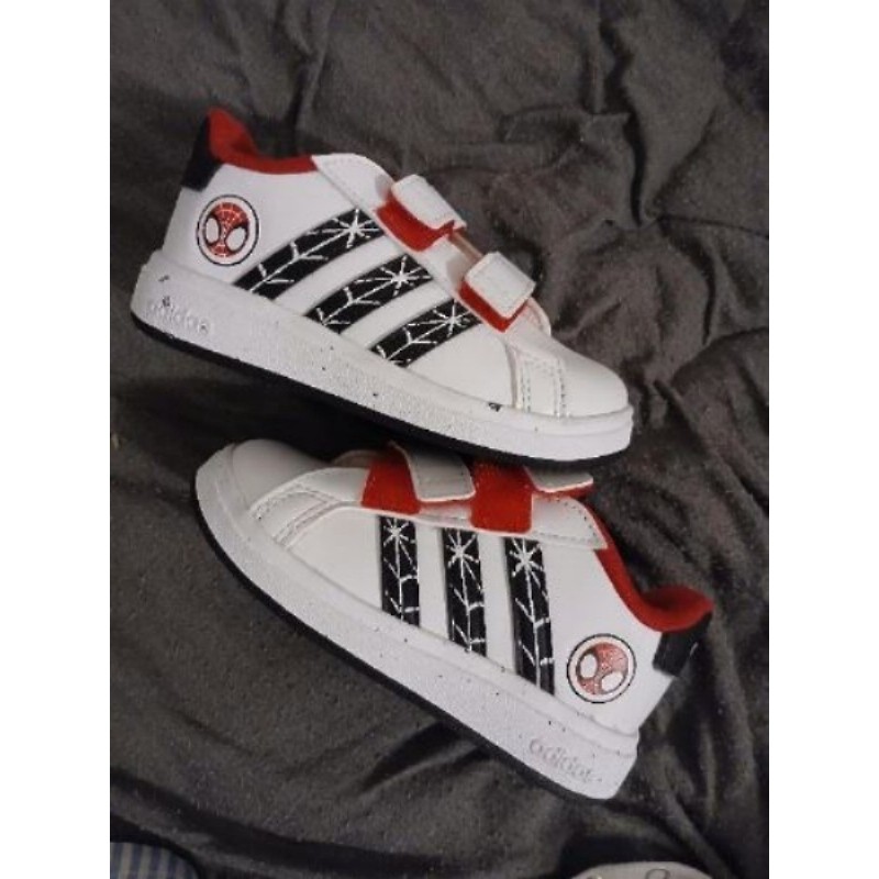 Chaussure Adidas spider man taille 23