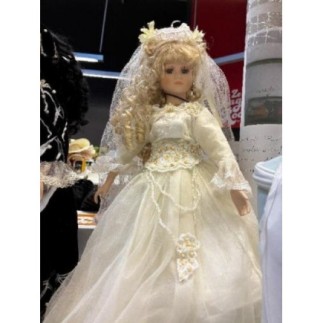 POUPEE EN PRCELAINE MARIEE