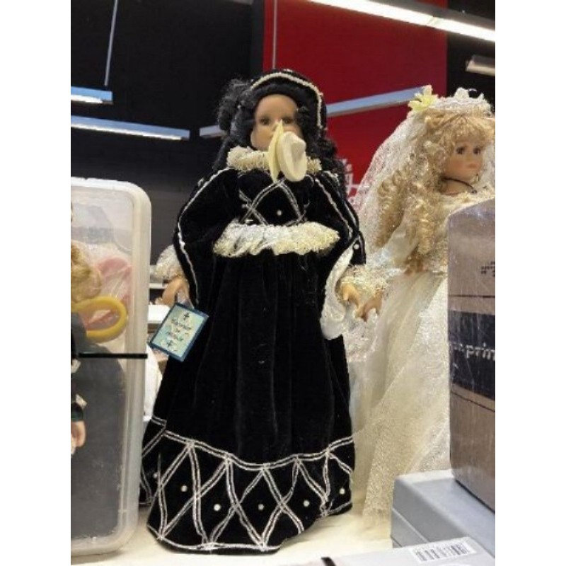 POUPEE CATHERINE DE MEDICIS COLLECTOR
