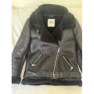 Blouson fourré noir Zara...