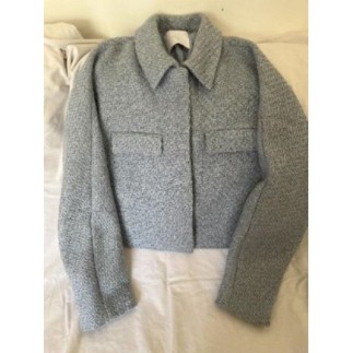 Très jolie veste bleu ciel...