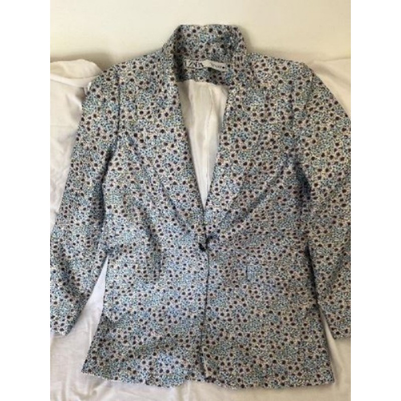 Très belle veste jolis coloris Zara femme 38/40 très bon état 