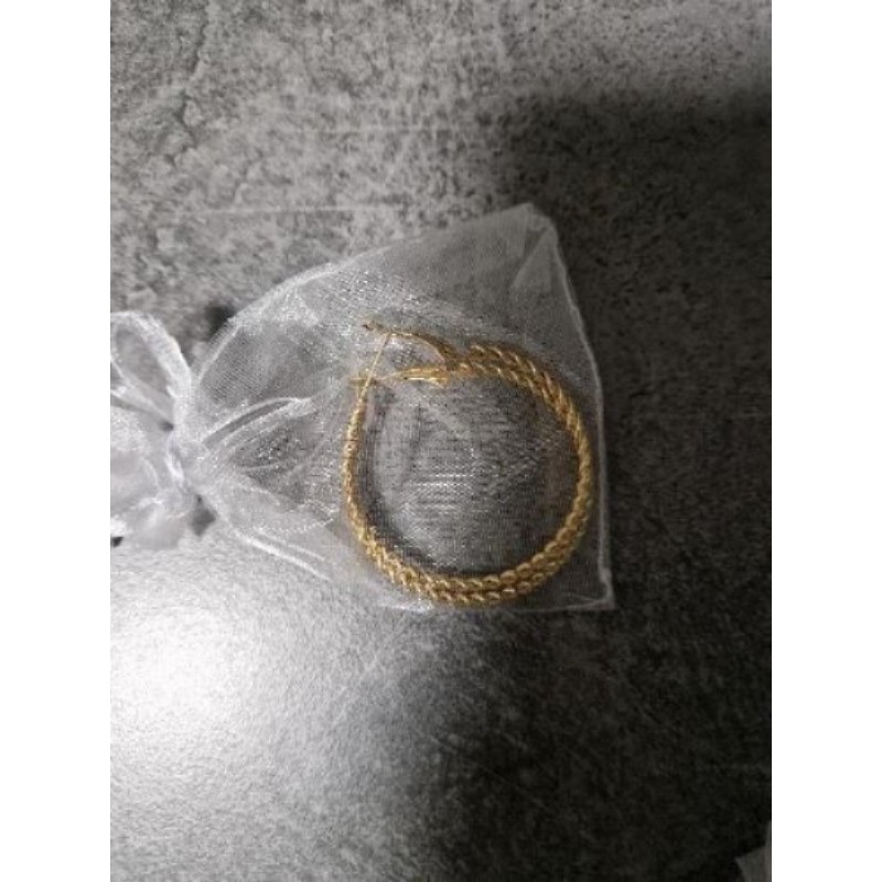 Boucle d'oreille neuve