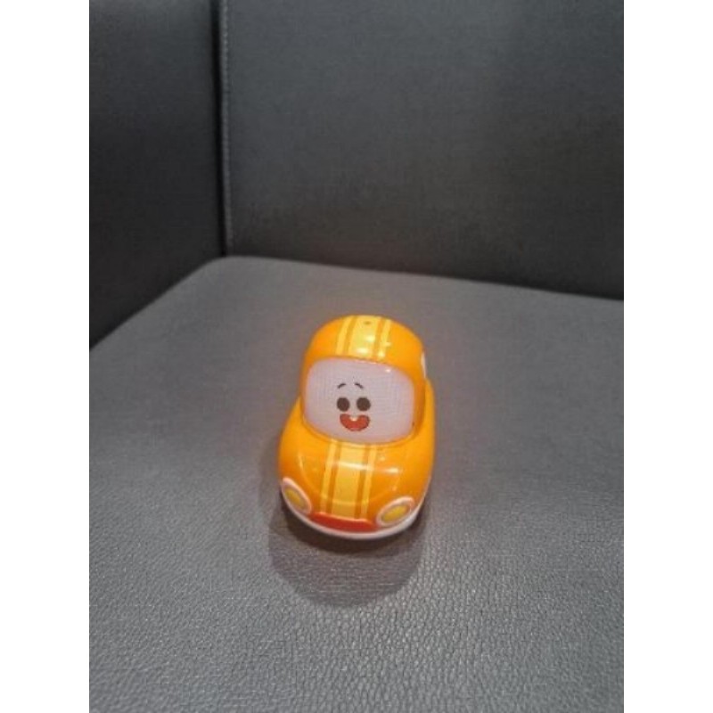 Voiture Orange.  Piles neuves