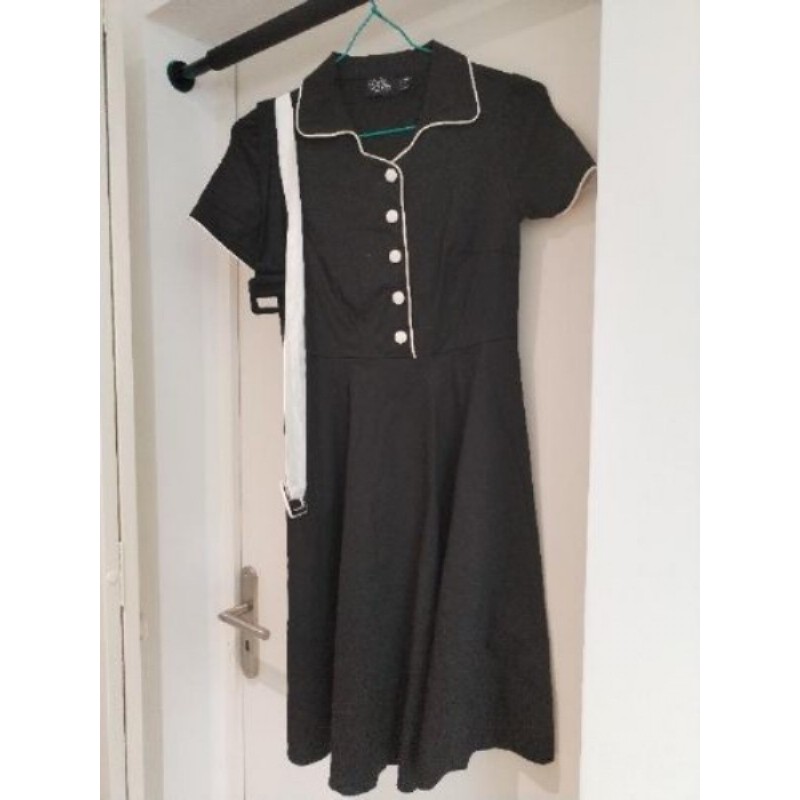  robe de style rétro / rockabilly des années 50  marque Dolly & Dotty  noire à liseré et boutons bla