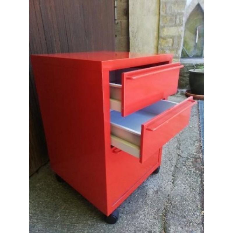Meuble à tiroirs métal rouge