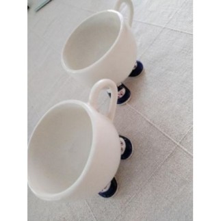 2 reeditions de tasses...