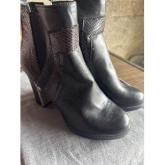 Bottines noires texto...