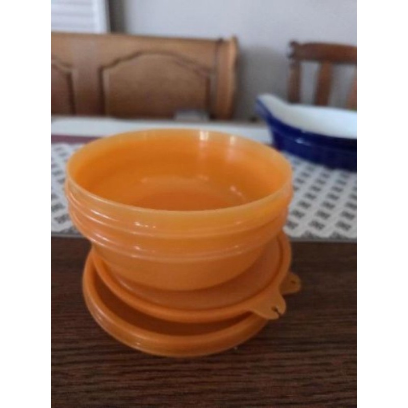   C 2 boîtes avec couvercle tuppeware oranges 