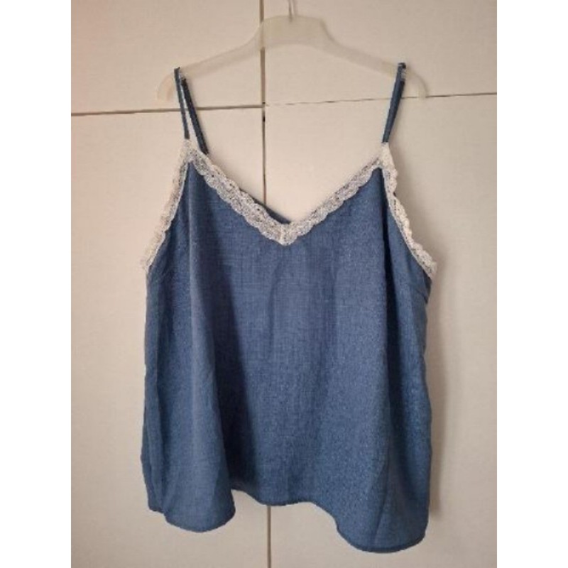 top avec bretelles bleu roi avec dentelle  taille 52/54