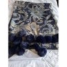 Grande écharpe bleue avec motifs et pompons