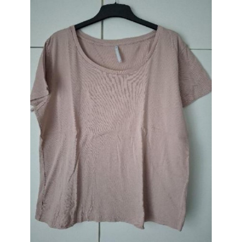 Tee-shirt rose blanche porte taille 52
