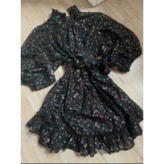 Robe noir à pois...