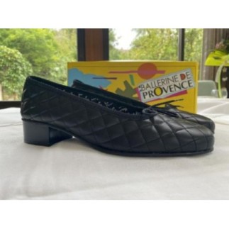 Ballerines en cuir noir...