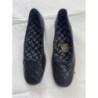 Ballerines en cuir noir élégantes et surtout très confortables.