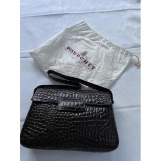 Sac à main à rabat cuir lisse pleine fleur de vachette couleur noire Marque Inès de la Fressange Ban
