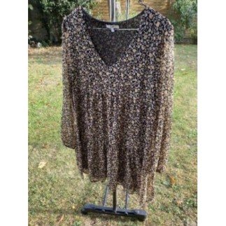 Robe courte, manches...