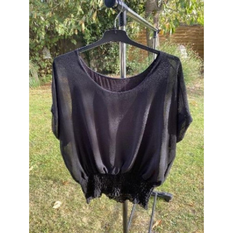 Blouse noire, manches courtes, taille unique 