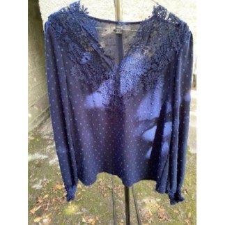 Blouse bleue, manches...