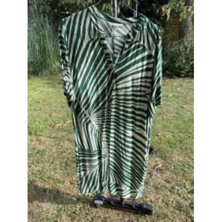 Robe courte, manches...