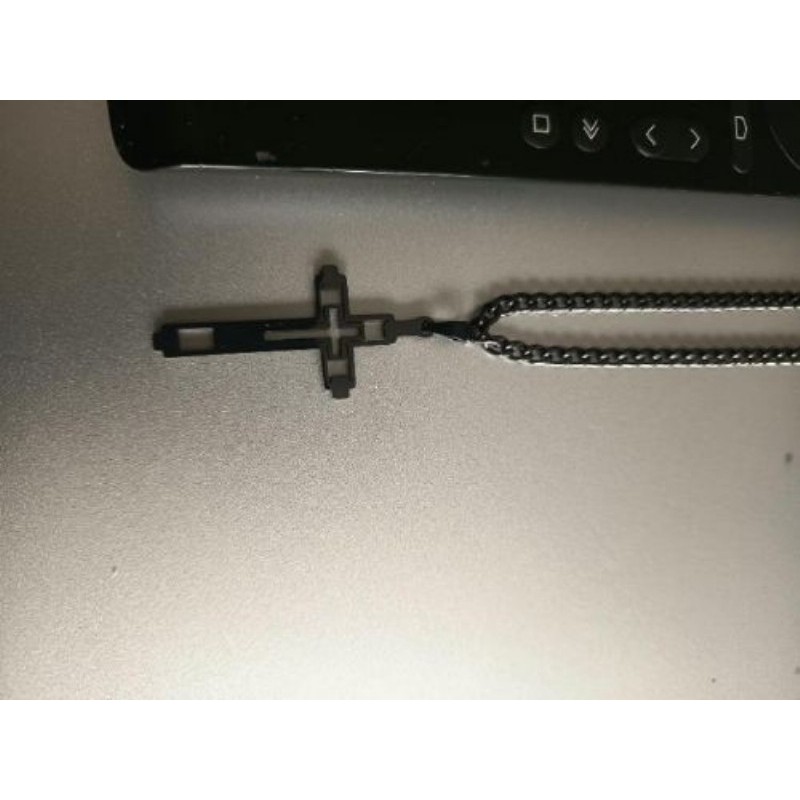 chaine et pendentif croix chrétienne relief  noir ajouré acier inoxydable neuf jamais porté