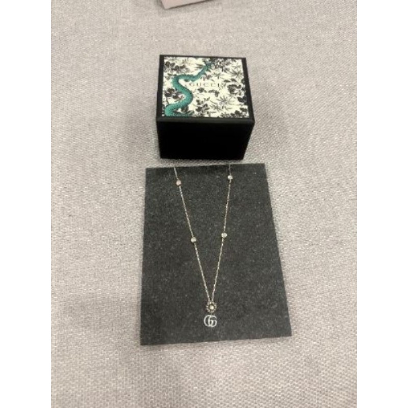 Collier Gucci en argent et perles 1.18ct (valeur: 600€)